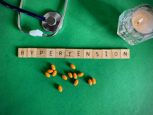 Quels sont les signes d'alerte de l'hypertension artérielle gestationnelle et comment réagir ?
